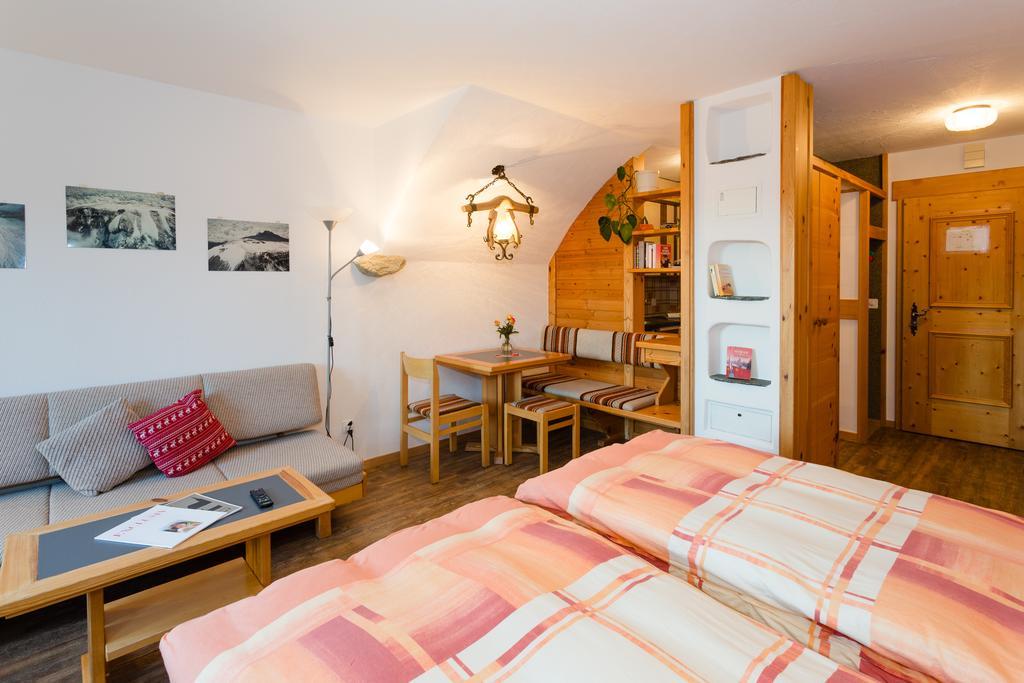 Hotel B&B Süsom Surlej Silvaplana Exteriör bild